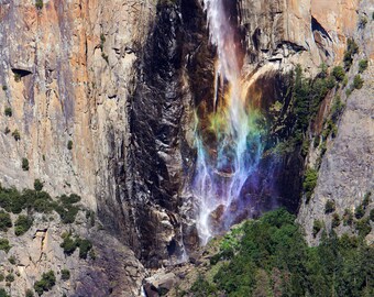 Bridal Veil Falls, Yosemite, stampa su metallo firmata, effetto arcobaleno