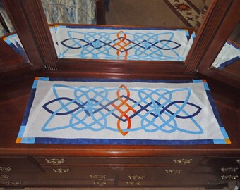 Blau Batik keltische Knot Table Runner/Wand Banner