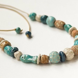 Collar de porcelana / collar de cerámica / cuentas de cerámica / beige / azul / blanco / turquesa / joyas / hecho a pedido / mar / pescado