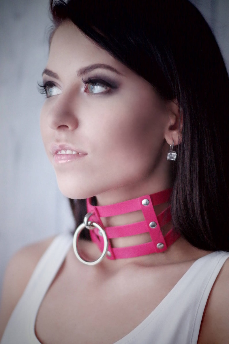 Caged Oring Leather Choker St