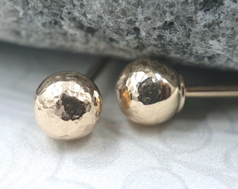 Pendientes de bola martillados de oro amarillo de 14k: pequeños pendientes texturizados