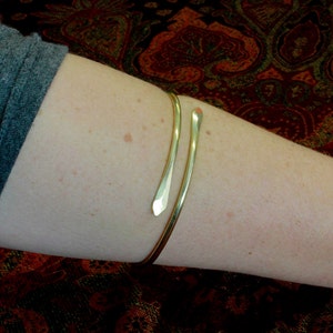 Arrowhead Arm Band, Hammered Solid Brass, Lead and Nickel Free, Brass upper arm cuff, Lower arm band, Upper arm band, Gold arm band