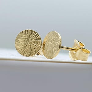 Gold or Silver Circle Stud Earrings, Hammered Circle Stud Earrings, 14k Yellow Gold Filled, Sterling Silver, Pebble Stud Earrings,Disc Studs