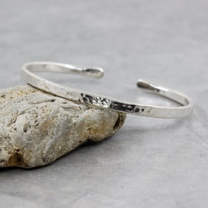 Bracelet empilable en argent, jonc en argent, martelé, argent sterling 925 massif, texturé, manchette en argent, jonc en argent, poli ou oxydé