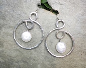 Hammered Aluminum Hoop Earrings with Freshwater Coin Pearl