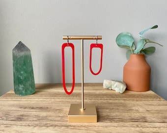 Brincos vermelhos incompatíveis, brincos simples e modernos de acrílico leve para mulheres