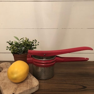 Vintage metal juicer/potato masher/vintage River/farmhouse kitchen/made from scratch home/country kitchen/ricer