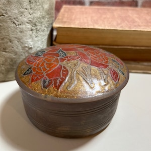 Vintage brass and enamel trinket box/vintage brass/brass catch all/vintage floral brass trinket case/brass round lidded trinket container