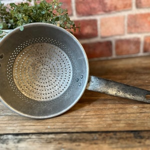 Wear-ever NO 3101 aluminum strainer colander with handle and pot hook/vintage aluminum colander/vintage farmhouse/vintage kitchen