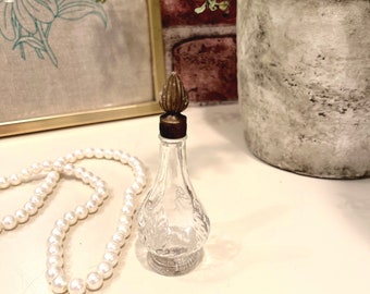 Vintage Avon glass perfume bottle/vintage vanity/feminine decor/vintage perfume bottle /Avon Unforgettable glass bottle/ vanity decor