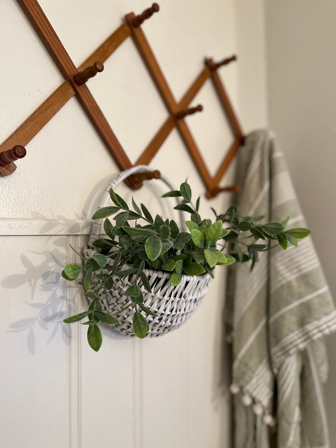 Vintage Flat Back White Wicker Hanging Basket / Wicker Etsy