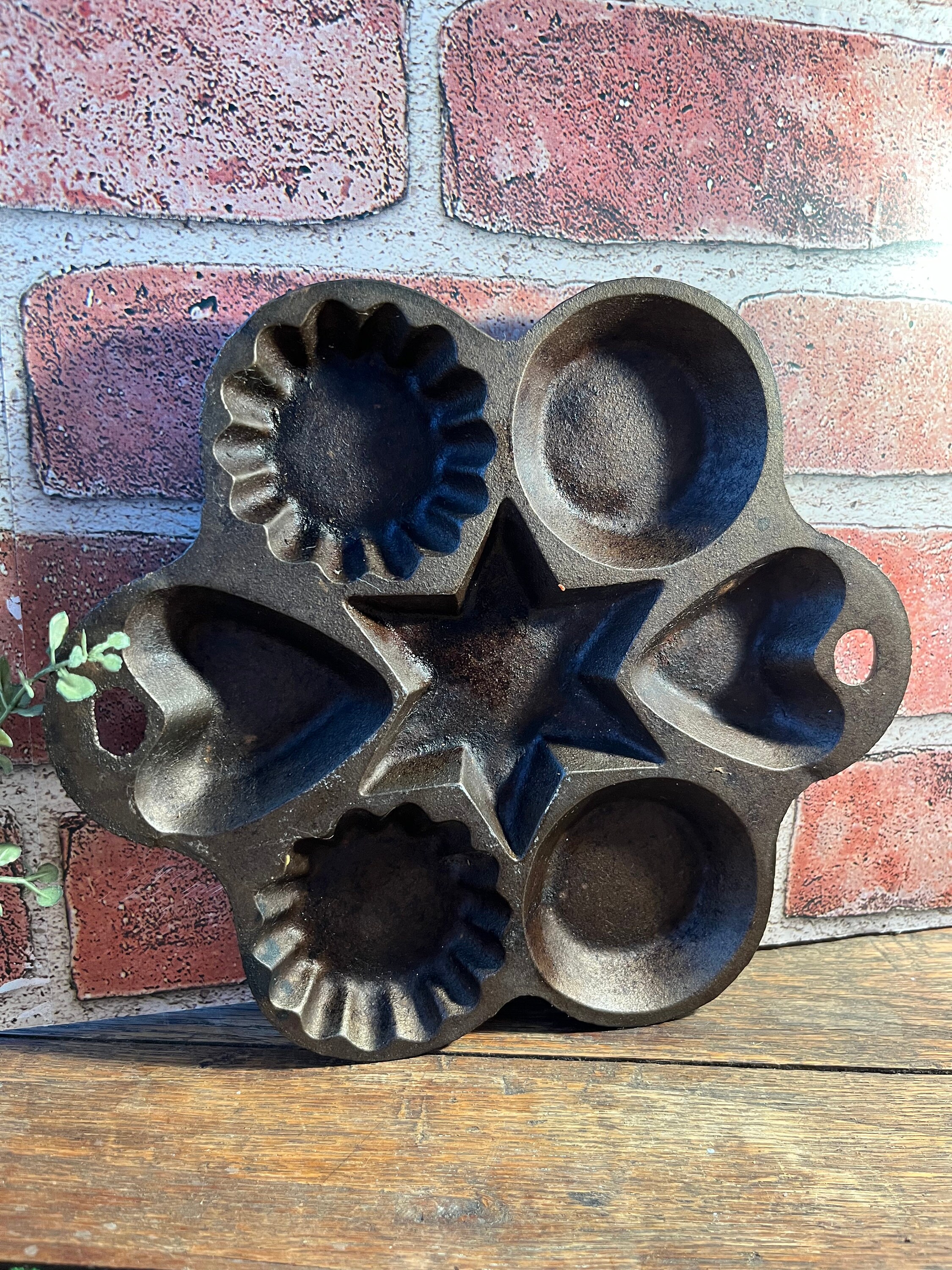 Vintage John Wright Cast Iron Tart Pan/mold/fluted Mold/cast Iron /tart