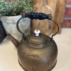 Vintage petite Copper tea kettle/ vintage kettle/ copper kettle/ vintage home/farmhouse kitchen/vintage decor