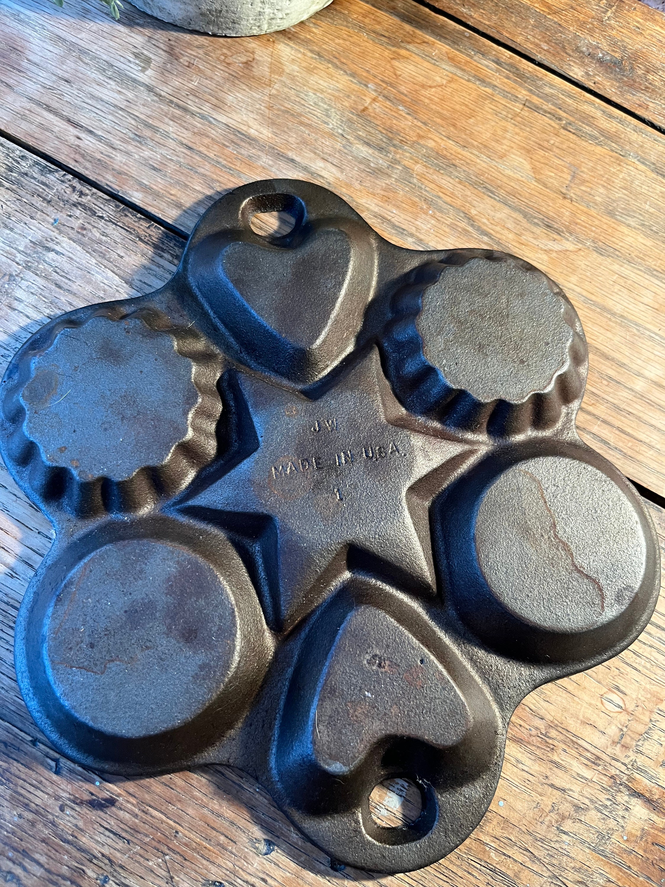 Vintage John Wright Cast Iron Tart Pan/mold/fluted Mold/cast Iron /tart