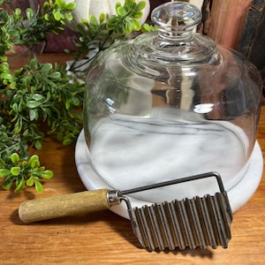 Vintage ribbed cheese slicer/vintage cheese slicer/vintage charcuterie board/vintage kitchen/vintage kitchen tool/vintage slicer