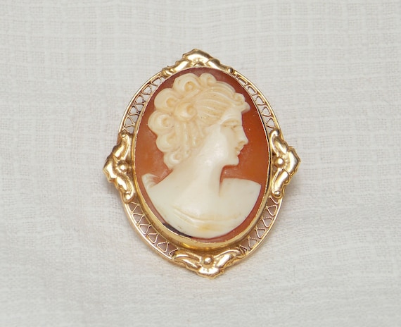 Shell Cameo Brooch - Stamped 14k Yellow Gold - image 1