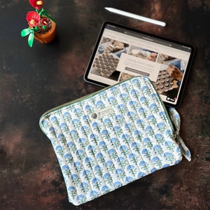 iPad-hoes Blue Blossom, gewatteerde katoenen iPad-hoes, iPad Air, iPad Pro 11 hoes, cadeau bruidsmeisje