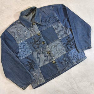 Vintage New Direction patchworkjas voor dames, maat M, blauw, geborduurd en gewatteerd denim.