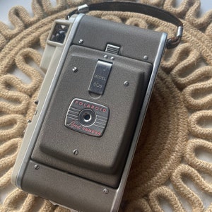 Vintage Polaroid Land Camera Model 80B Polaroid Corporation Cambridge Massachusetts *Does NOT work*
