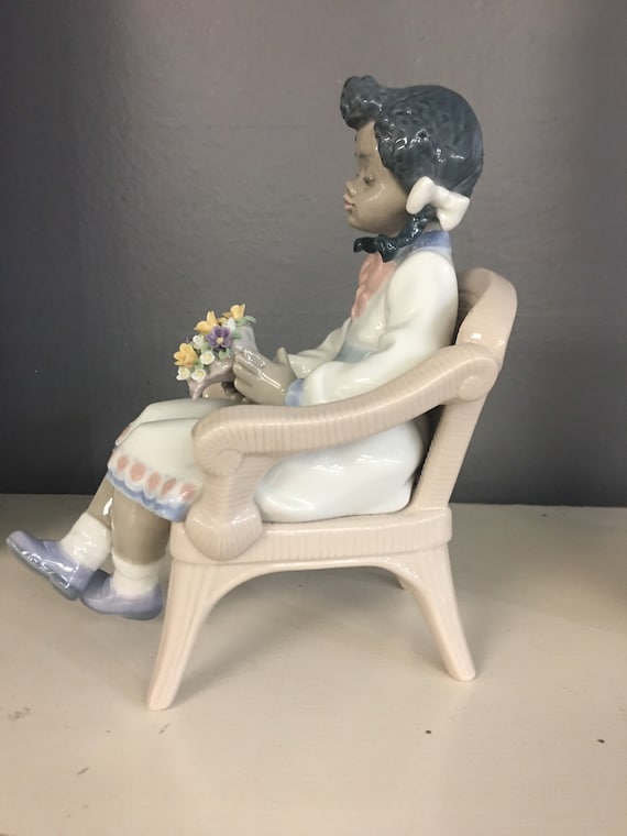 Lladro Black Legacy Girl Sitting in Chair W/bunch of Flowers Spain