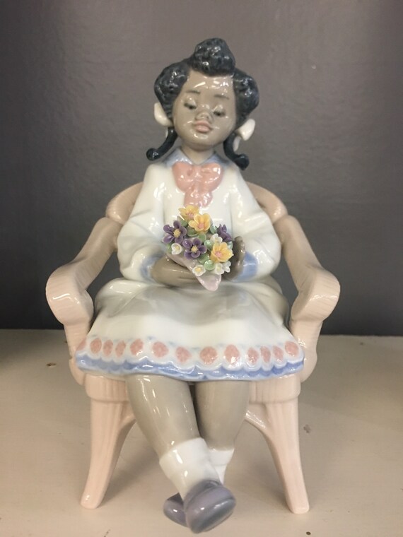 Lladro Black Legacy Girl Sitting in Chair W/bunch of Flowers Spain
