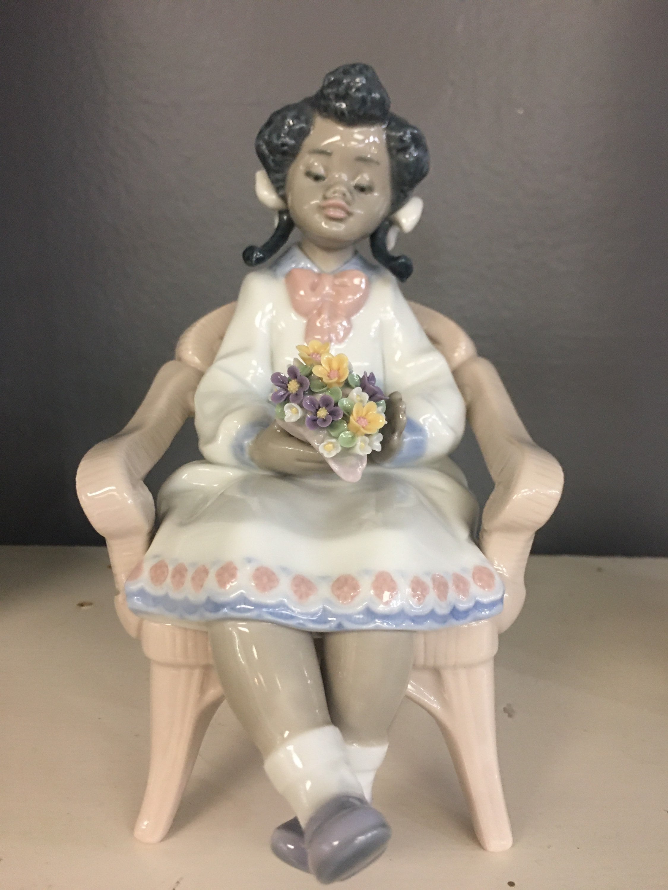 Lladro Black Legacy Girl Sitting in Chair W/bunch of Flowers Spain