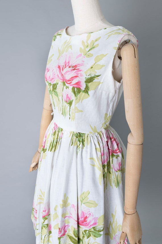 Vintage 1950's 60's Floral Sleeveless Pink and Wh… - image 4