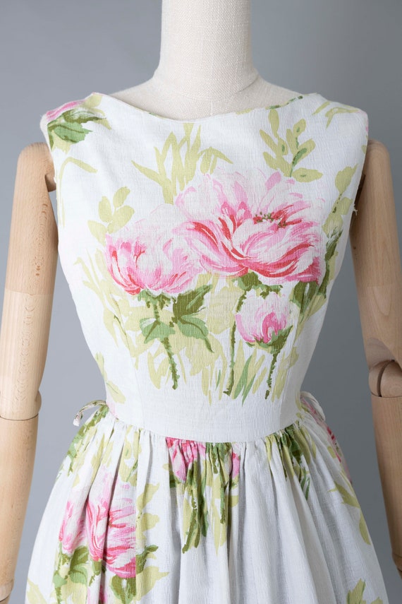 Vintage 1950's 60's Floral Sleeveless Pink and Wh… - image 3