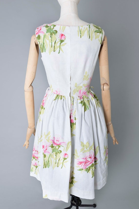 Vintage 1950's 60's Floral Sleeveless Pink and Wh… - image 5