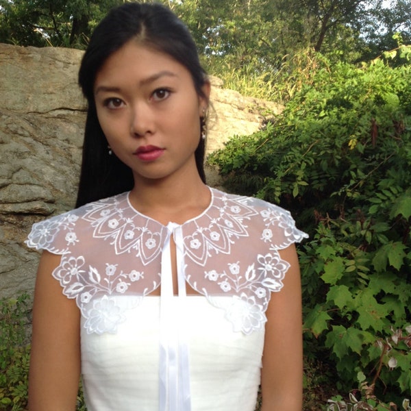 Vintage White Lace Collar, Portrait Collar. White Embroidered Organza Lace Collar.