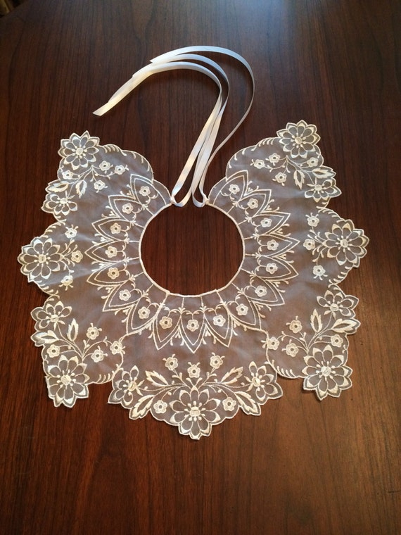 Vintage Lace Collar, Portrait Collar. White Embro… - image 3