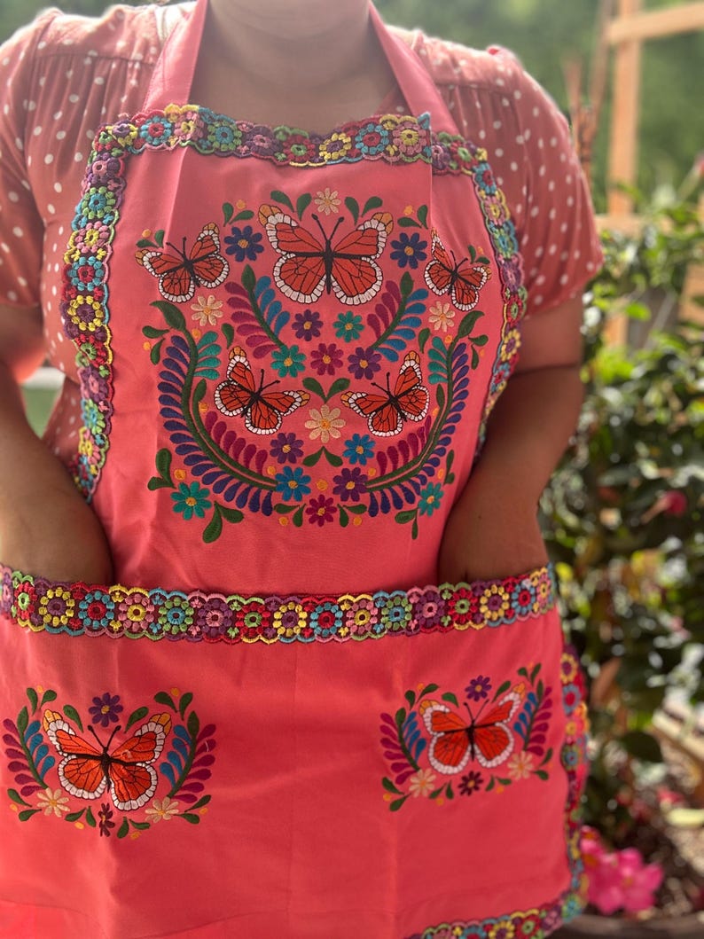 Embroidered Apron with Butterflies/ Mandil bordado con mariposas/ monarcas Monarca Coral