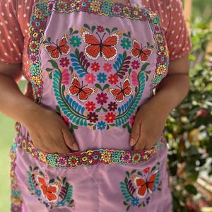 Embroidered Apron with Butterflies/ Mandil bordado con mariposas/ monarcas Monarca Lavander