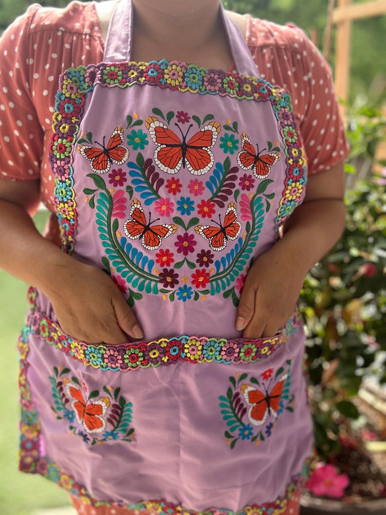 Embroidered Apron with Butterflies/ Mandil bordado con mariposas/ monarcas Monarca Lavander