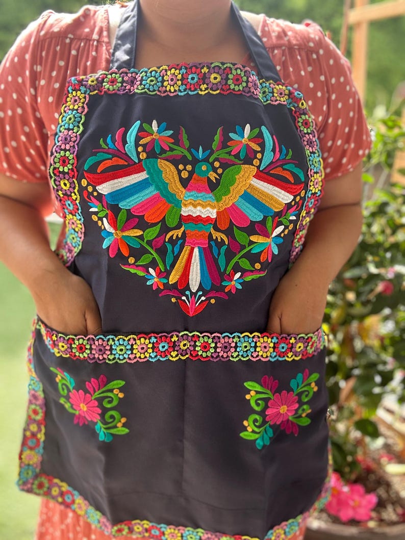 Embroidered Apron/ Mandil bordado con mariposas/ Mandil bordado con Colibri/ Mandil bordado con la virgen de Guadalupe / Latina Apron Colibri Navy
