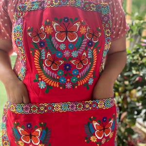 Embroidered Apron with Butterflies/ Mandil bordado con mariposas/ monarcas Monarca Red
