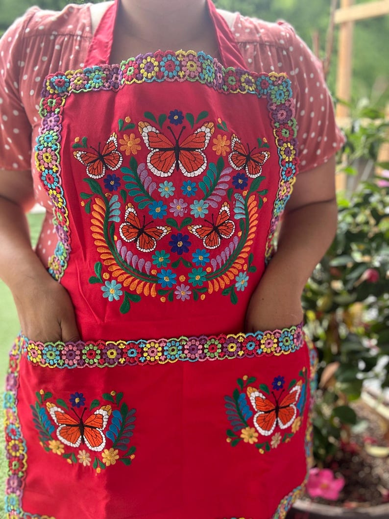 Embroidered Apron with Butterflies/ Mandil bordado con mariposas/ monarcas Monarca Red