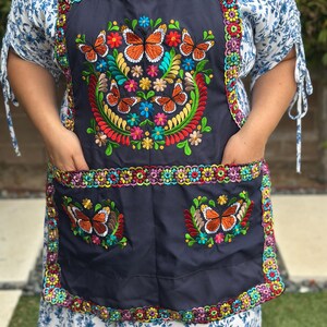 Embroidered Apron with Butterflies/ Mandil bordado con mariposas/ monarcas Monarca Navy