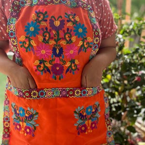 Embroidered Apron/ Mandil bordado con mariposas/ Mandil bordado con Colibri/ Mandil bordado con la virgen de Guadalupe / Latina Apron Orange Floral
