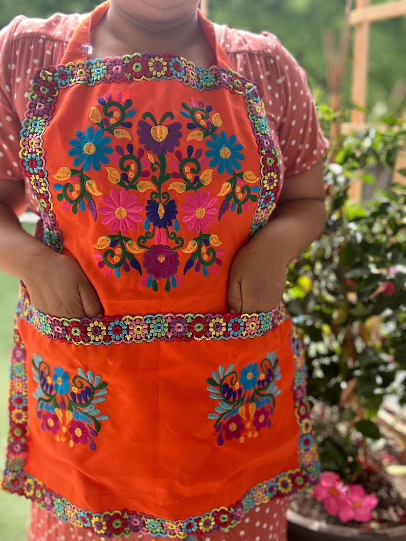 Embroidered Apron/ Mandil bordado con mariposas/ Mandil bordado con Colibri/ Mandil bordado con la virgen de Guadalupe / Latina Apron Orange Floral
