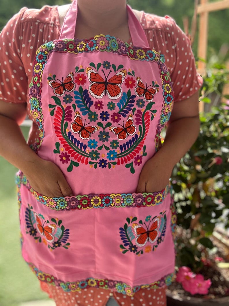 Embroidered Apron with Butterflies/ Mandil bordado con mariposas/ monarcas Monarca Pink