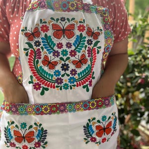Embroidered Apron with Butterflies/ Mandil bordado con mariposas/ monarcas Monarca White # 2