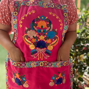 Embroidered Apron/ Mandil bordado con mariposas/ Mandil bordado con Colibri/ Mandil bordado con la virgen de Guadalupe / Latina Apron image 8