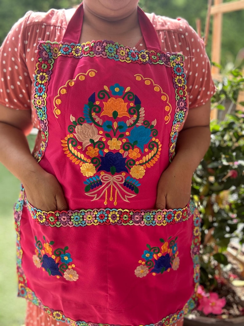 Embroidered Apron/ Mandil bordado con mariposas/ Mandil bordado con Colibri/ Mandil bordado con la virgen de Guadalupe / Latina Apron image 8