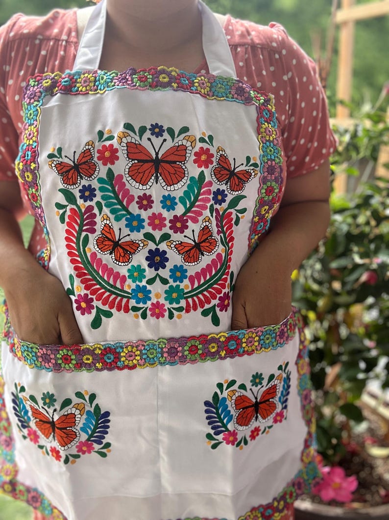 Embroidered Apron with Butterflies/ Mandil bordado con mariposas/ monarcas immagine 13