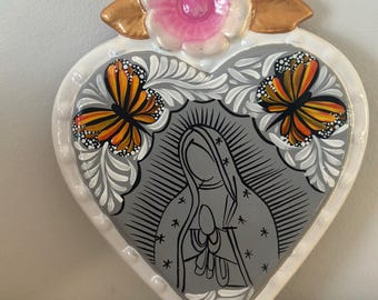 Ceramic- corazón con flor, monarca y Virgen de Guadalupe /hand made and hand painted/ Virgen de Guadalupe/ Talavera/ Monarc butterfly
