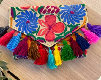 Embroidered Floral Crossbody Clutch - Pochette brodée mexicaine - Pochette florale pour femmes