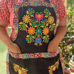 Embroidered Apron/ Mandil bordado con mariposas/ Mandil bordado con Colibri/ Mandil bordado con la virgen de Guadalupe / Latina Apron image 7