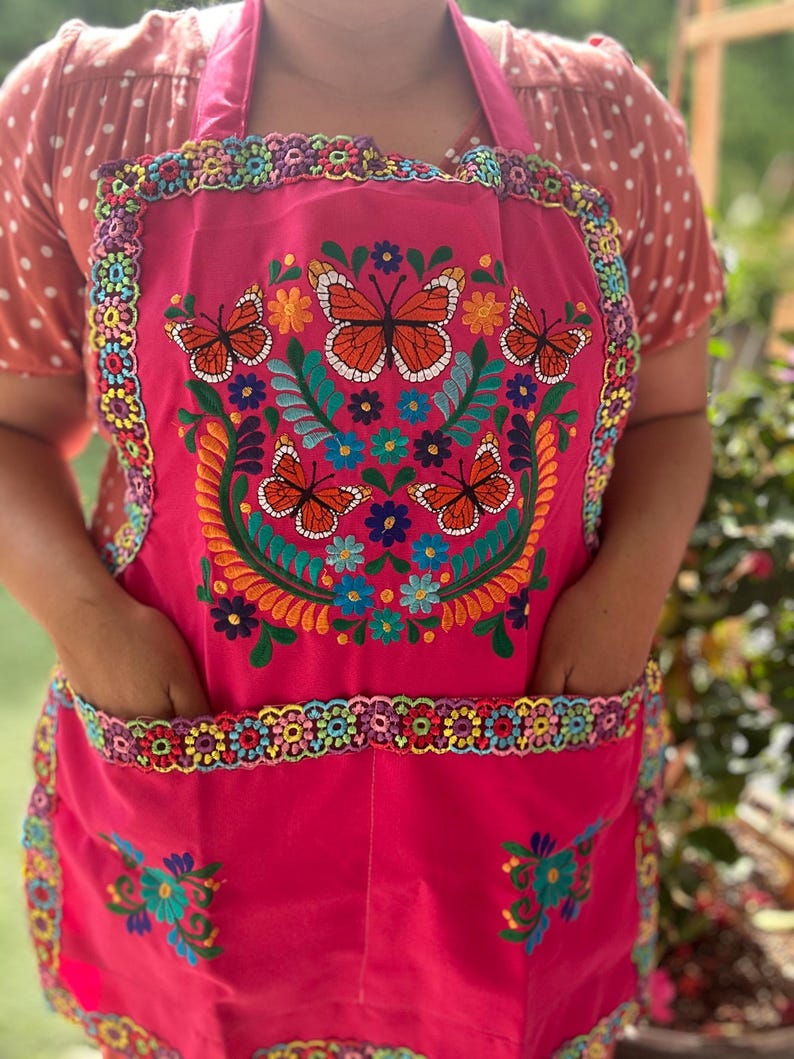 Embroidered Apron with Butterflies/ Mandil bordado con mariposas/ monarcas Monarca Fuchsia