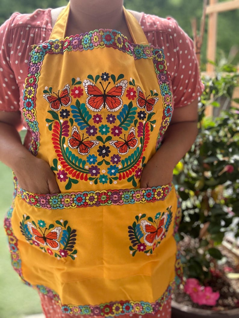 Embroidered Apron with Butterflies/ Mandil bordado con mariposas/ monarcas Monarca Yellow